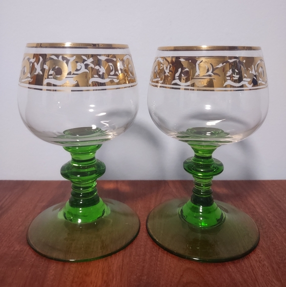 2 Unique Gordons Crystal Wine Glass Green Stem Hand Made & Painted - Picture 3 of 5